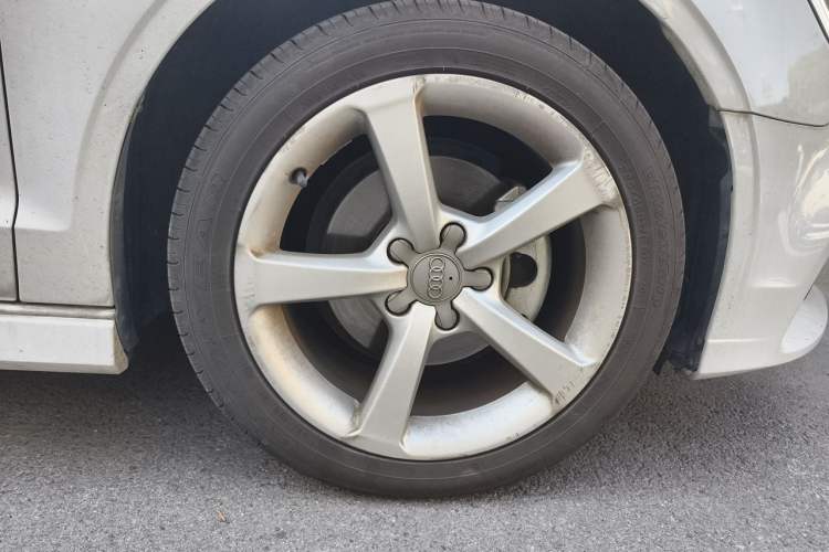 Used Audi A3 2017 Sportback 35 TFSI Fashion Model Right Front Wheel Hub
