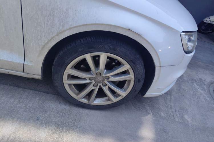 Used Audi A3 2017 Limousine 35 TFSI Ambition Edition Right Front Wheel Hub