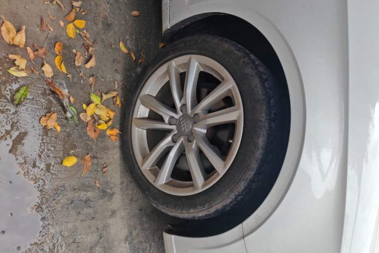 Used Audi A3 2017 Limousine 35 TFSI Ambition Edition Right Front Wheel Hub