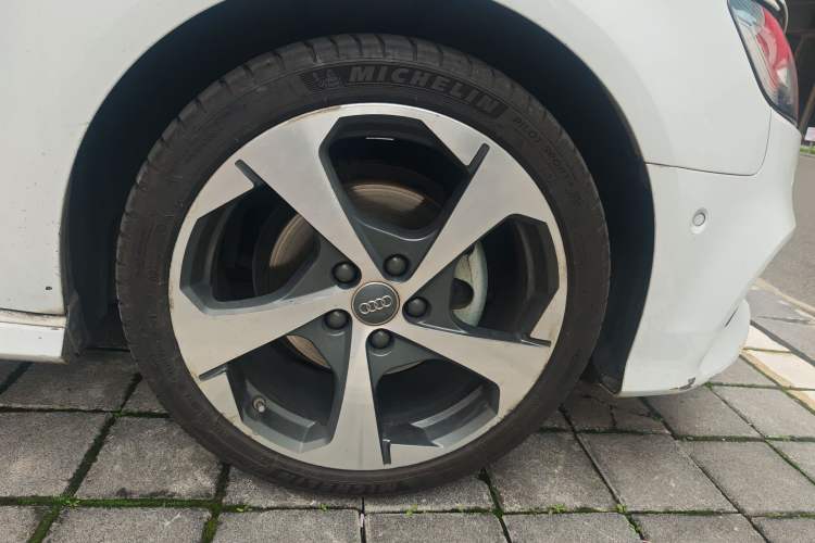Used Audi A3 2017 Sportback 35 TFSI Sport Edition Right Front Wheel Hub