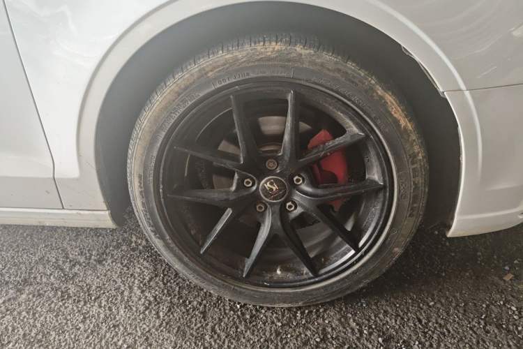 Used Audi A3 2017 Limousine 35 TFSI Ambition Edition Right Front Wheel Hub