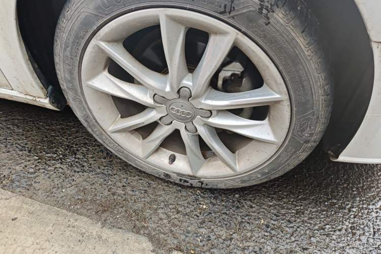 Used Audi A3 2017 Sportback 35 TFSI Ambition Edition Right Front Wheel Hub