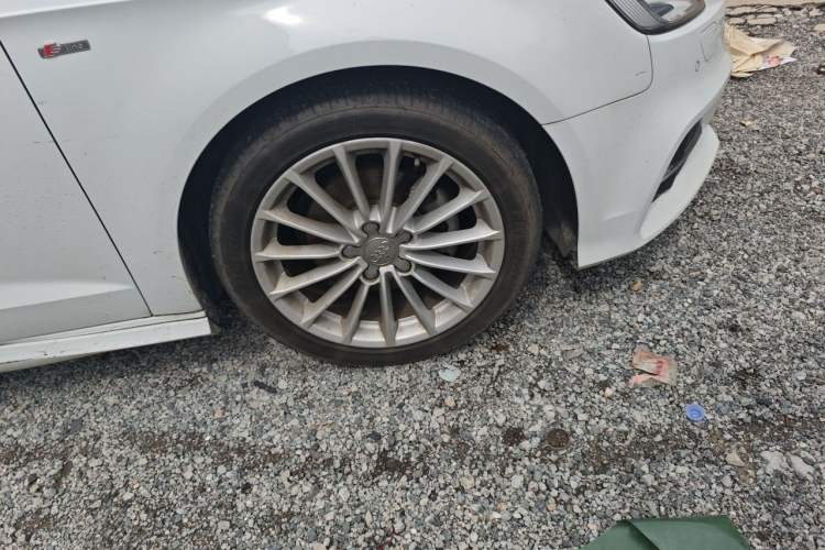 Used Audi A3 2017 Sportback 35 TFSI Fashion Model Right Front Wheel Hub