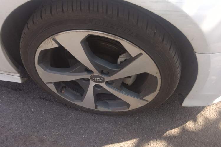 Used Audi A3 2017 Sportback 35 TFSI Sport Edition Right Front Wheel Hub