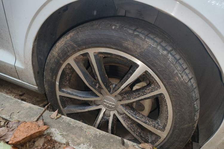 Used Audi A3 2017 Limousine 35 TFSI Ambition Edition Right Front Wheel Hub