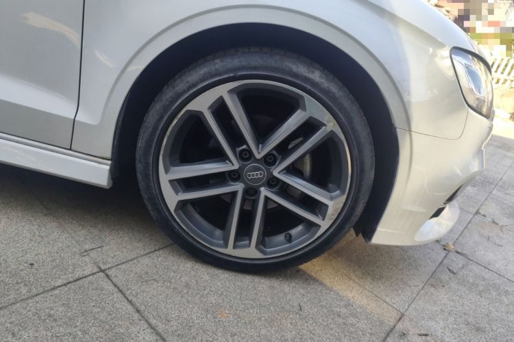Used Audi A3 2017 Limousine 35 TFSI Sport Edition Right Front Wheel Hub