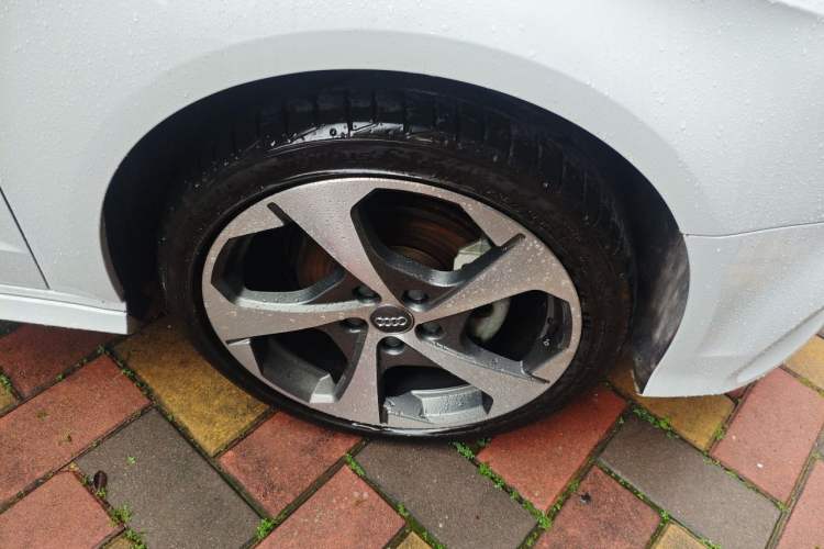 Used Audi A3 2017 Sportback 35 TFSI Sport Edition Right Front Wheel Hub