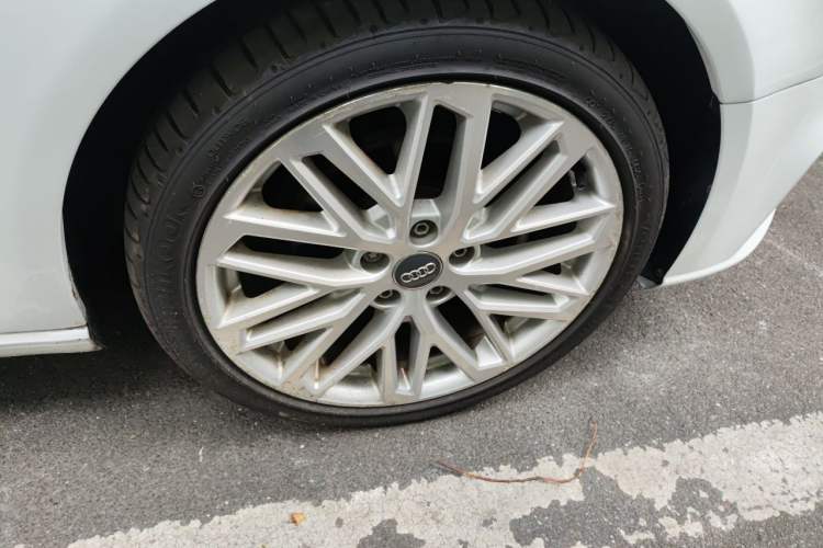 Used Audi A3 2017 Sportback 35 TFSI Style Edition Right Front Wheel Hub