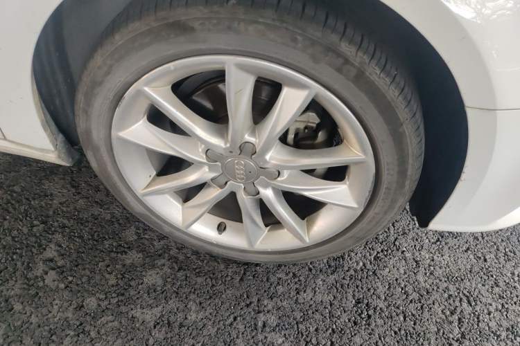 Used Audi A3 2017 Sportback 35 TFSI Ambition Edition Right Front Wheel Hub