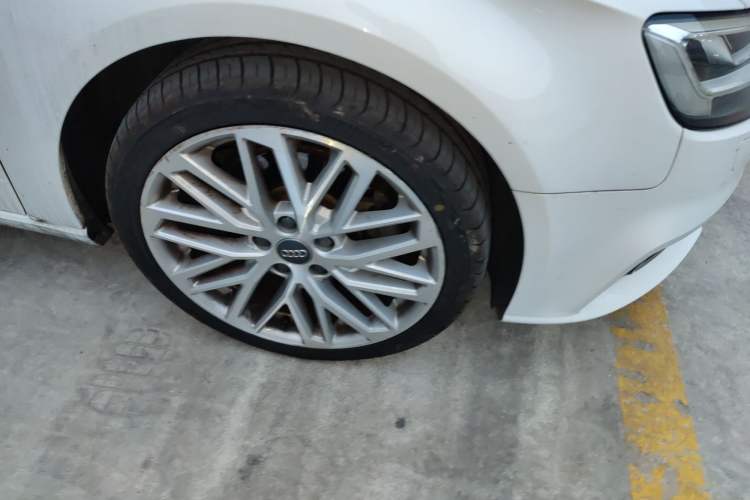 Used Audi A3 2017 Sportback 40 TFSI Style Edition Right Front Wheel Hub