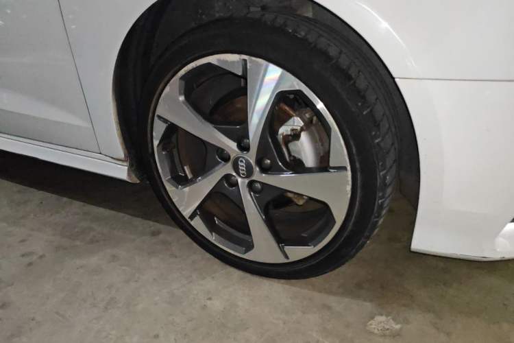 Used Audi A3 2017 Sportback 35 TFSI Sport Edition Right Front Wheel Hub