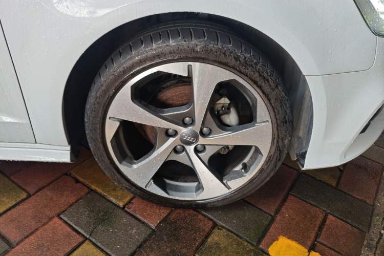 Used Audi A3 2017 Sportback 35 TFSI Sport Edition Right Front Wheel Hub