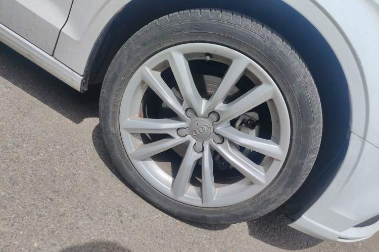 Used Audi A3 2017 Limousine 35 TFSI Ambition Edition Right Front Wheel Hub