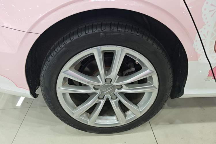 Used Audi A3 2017 Limousine 35 TFSI Ambition Edition Right Rear Wheel Hub