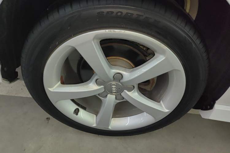 Used Audi A3 2017 Limousine 35 TFSI Fashion Model Right Rear Wheel Hub