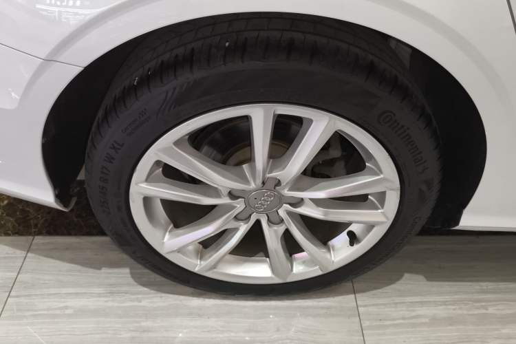 Used Audi A3 2017 Limousine 35 TFSI Ambition Edition Right Rear Wheel Hub