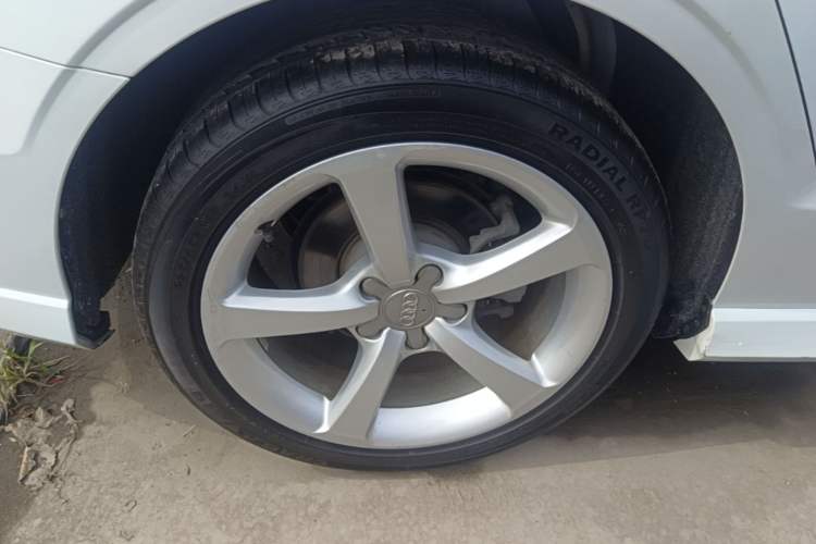 Used Audi A3 2017 Limousine 35 TFSI Fashion Model Right Rear Wheel Hub