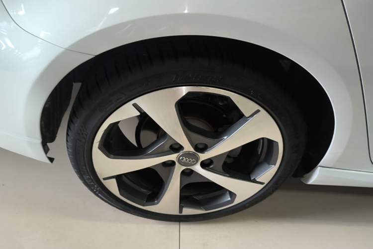 Used Audi A3 2017 Sportback 40 TFSI Sport Edition Right Rear Wheel Hub