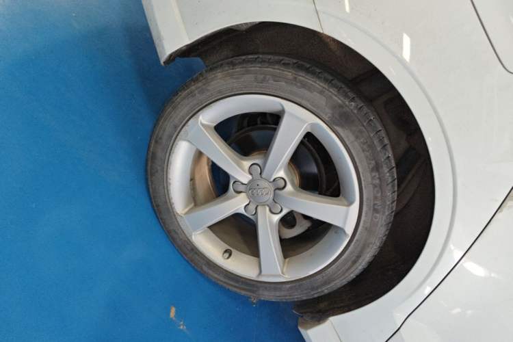 Used Audi A3 2017 Limousine 35 TFSI Fashion Model Right Rear Wheel Hub