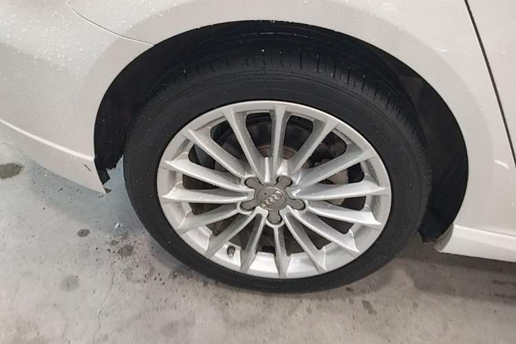 Used Audi A3 2017 Sportback 35 TFSI Fashion Model Right Rear Wheel Hub