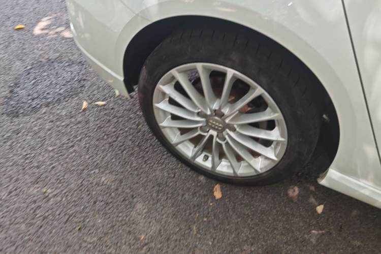 Used Audi A3 2017 Sportback 35 TFSI Fashion Model Right Rear Wheel Hub