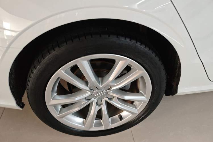 Used Audi A3 2017 Limousine 35 TFSI Ambition Edition Right Rear Wheel Hub