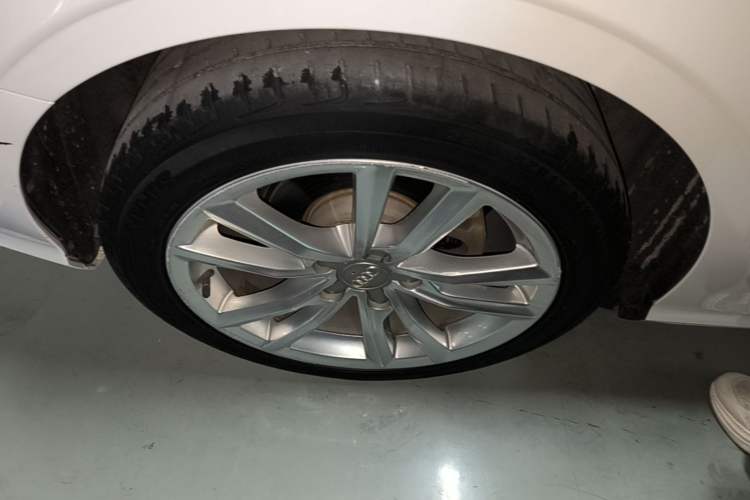 Used Audi A3 2017 Limousine 35 TFSI Ambition Edition Right Rear Wheel Hub