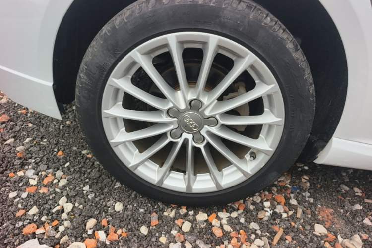 Used Audi A3 2017 Sportback 35 TFSI Fashion Model Right Rear Wheel Hub