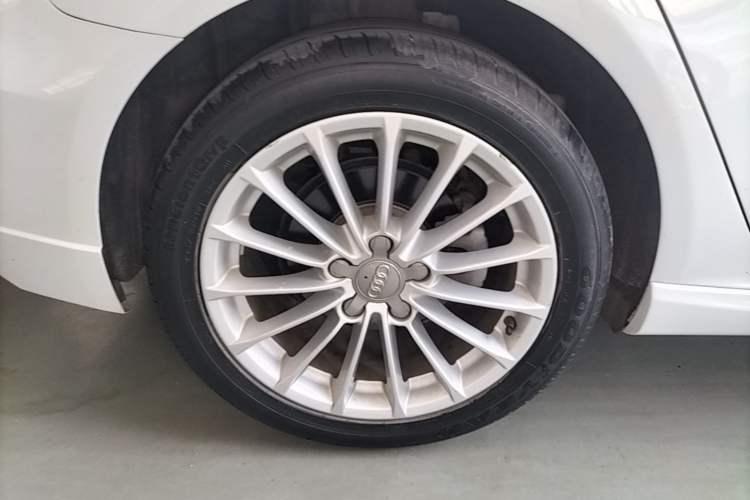 Used Audi A3 2017 Sportback 35 TFSI Fashion Model Right Rear Wheel Hub