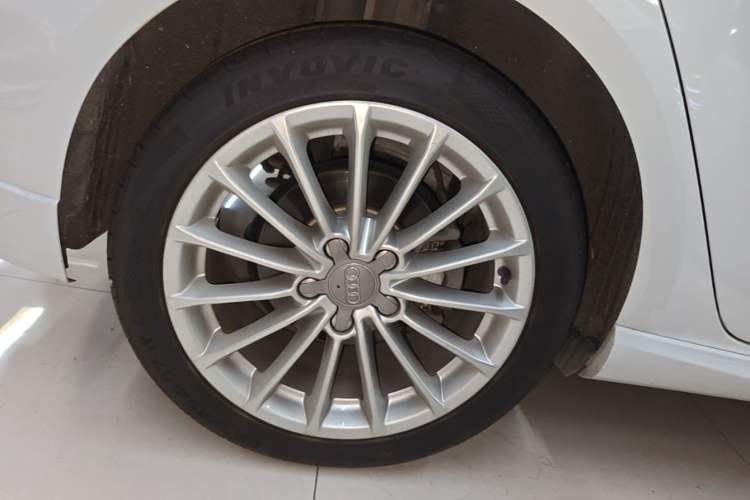 Used Audi A3 2017 Sportback 35 TFSI Fashion Model Right Rear Wheel Hub