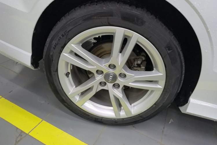 Used Audi A3 2017 Cabriolet 40 TFSI Right Rear Wheel Hub