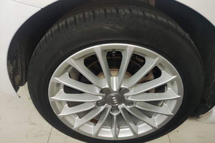 Used Audi A3 2017 Sportback 35 TFSI Ambition Edition Right Rear Wheel Hub