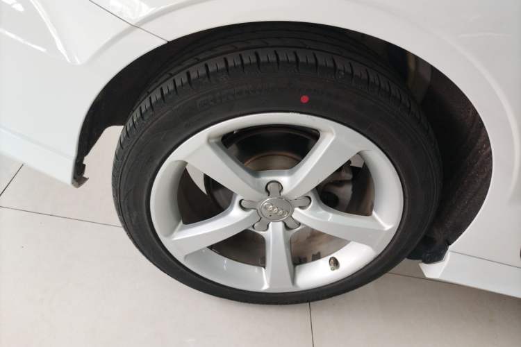 Used Audi A3 2017 Limousine 35 TFSI Fashion Model Right Rear Wheel Hub