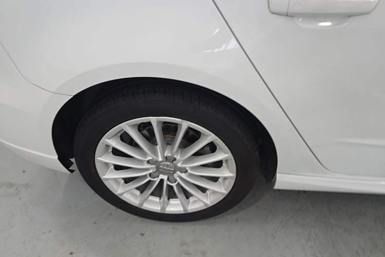 Used Audi A3 2017 Sportback 35 TFSI Fashion Model Right Rear Wheel Hub