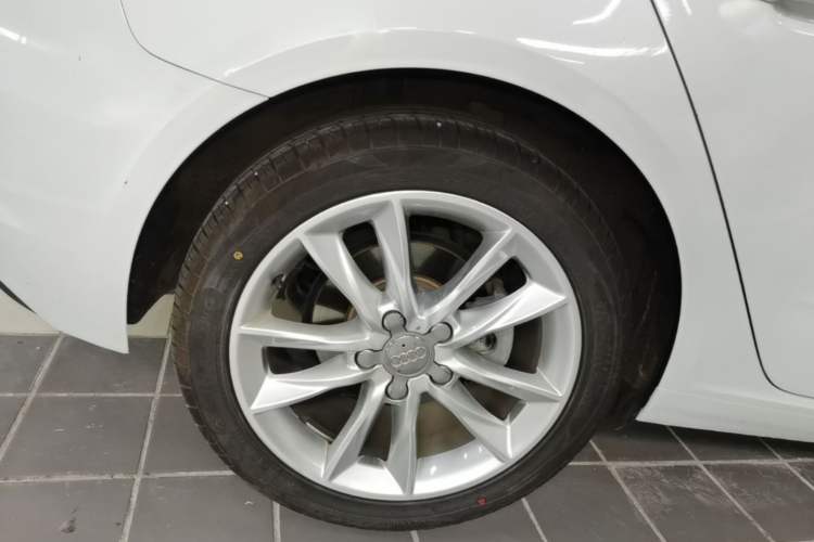 Used Audi A3 2017 Sportback 35 TFSI Ambition Edition Right Rear Wheel Hub