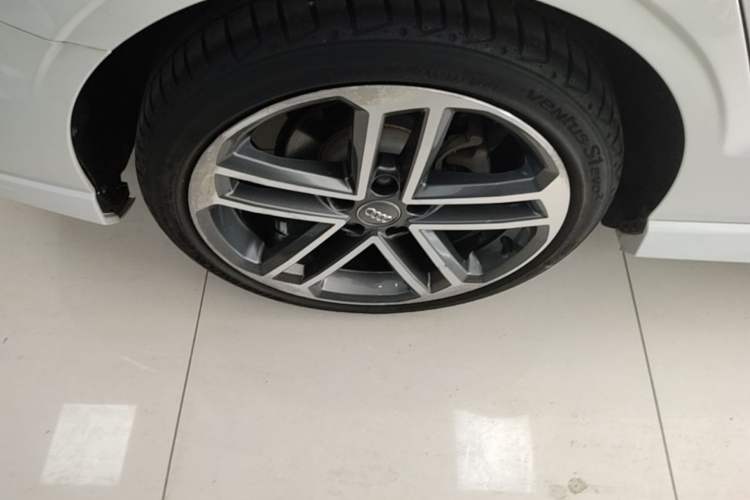 Used Audi A3 2017 Limousine 35 TFSI Sport Edition Right Rear Wheel Hub