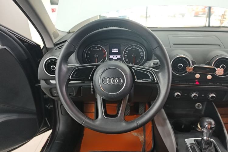 Used Audi A3 2017 Limousine 35 TFSI Ambition Edition Steering Wheel
