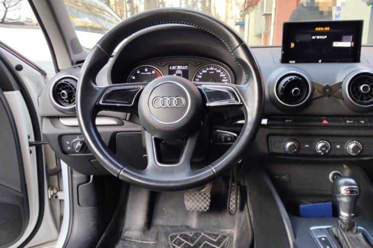 Used Audi A3 2017 Limousine 35 TFSI Ambition Edition Steering Wheel