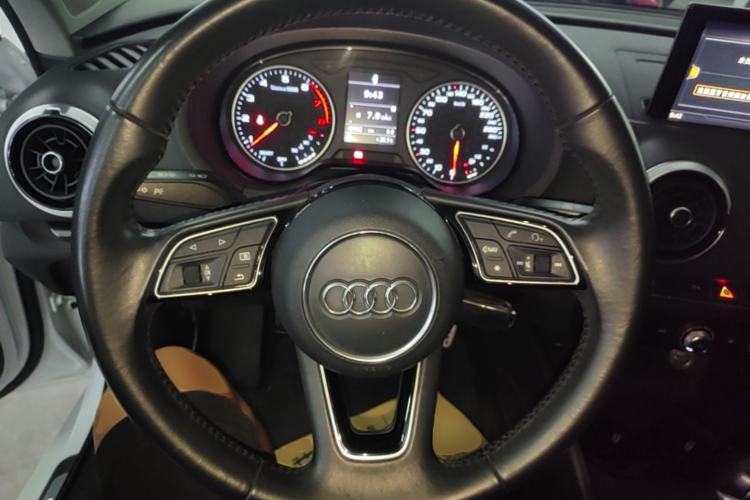 Used Audi A3 2017 Limousine 35 TFSI Fashion Model Steering Wheel