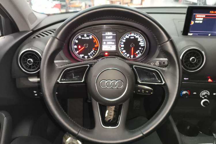 Used Audi A3 2017 Limousine 35 TFSI Ambition Edition Steering Wheel
