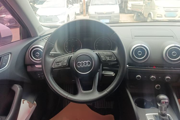 Used Audi A3 2017 Limousine 35 TFSI Fashion Model Steering Wheel