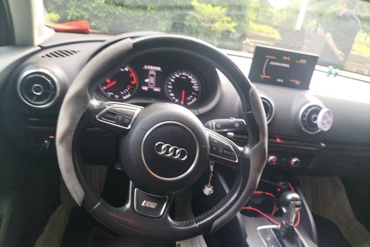 Used Audi A3 2017 Limousine 35 TFSI Ambition Edition Steering Wheel