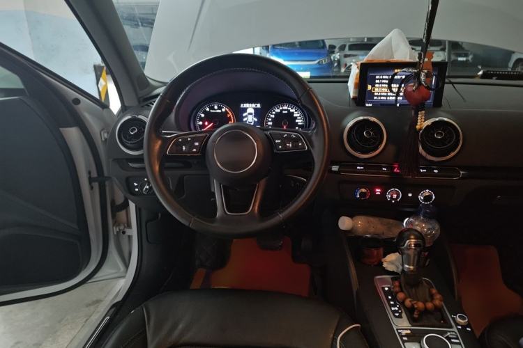 Used Audi A3 2017 Limousine 35 TFSI Fashion Model Steering Wheel