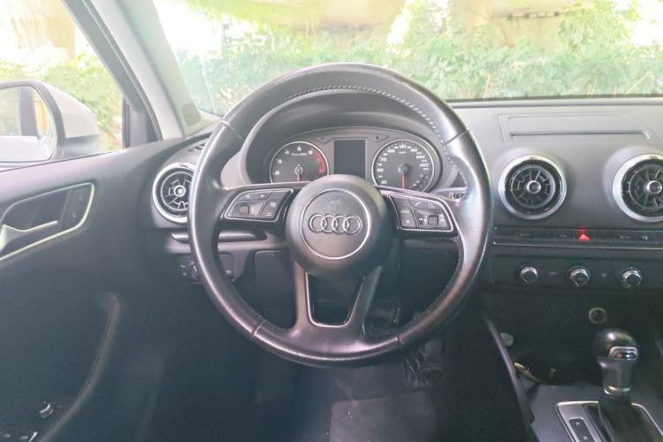 Used Audi A3 2017 Limousine 35 TFSI Fashion Model Steering Wheel