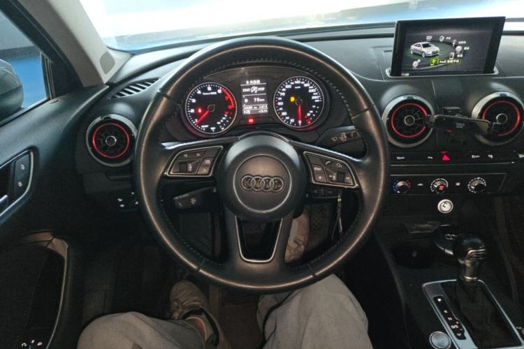Used Audi A3 2017 Limousine 35 TFSI Fashion Model Steering Wheel