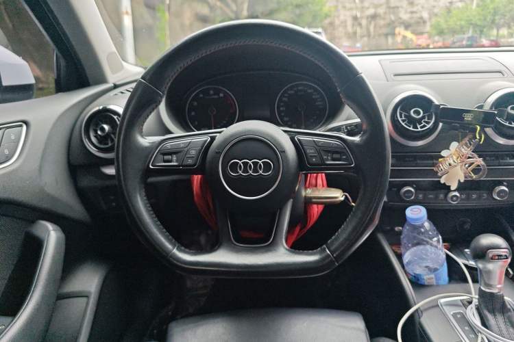 Used Audi A3 2017 Limousine 35 TFSI Sport Edition Steering Wheel