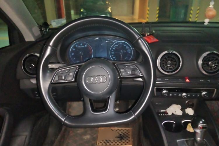 Used Audi A3 2017 Limousine 35 TFSI Sport Edition Steering Wheel