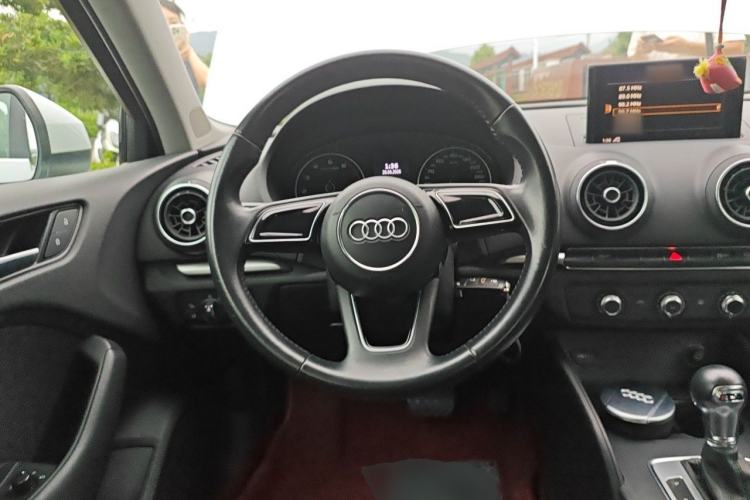 Used Audi A3 2017 Limousine 35 TFSI Ambition Edition Steering Wheel