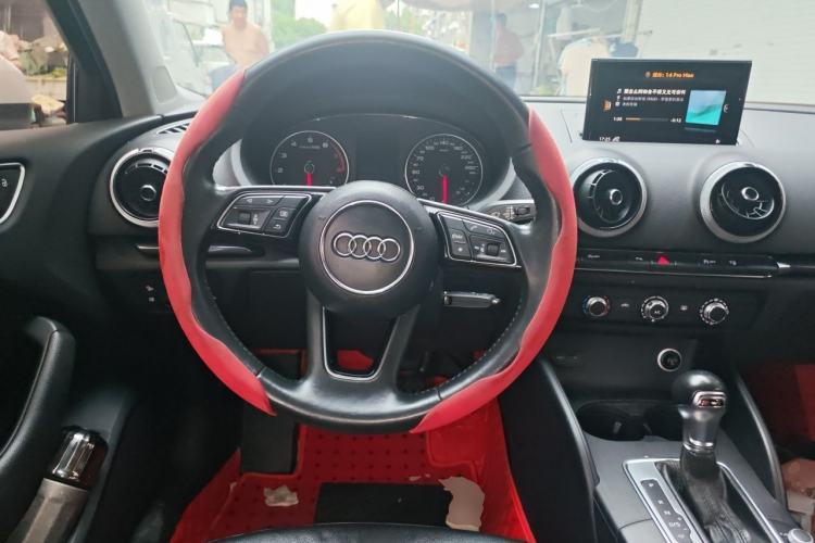 Used Audi A3 2017 Limousine 35 TFSI Fashion Model Steering Wheel