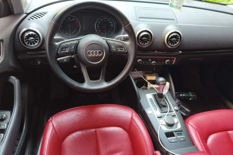Used Audi A3 2017 Limousine 35 TFSI Fashion Model Steering Wheel
